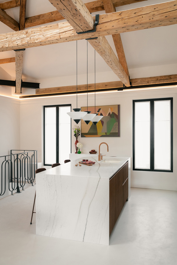 Cuisine d’un appartement privé conçue par l’architecte Emmanuelle Neciolli